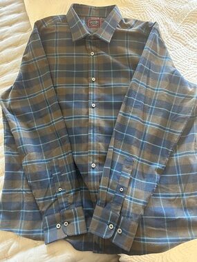 UNTUCKit men’s shirt ( flannel )